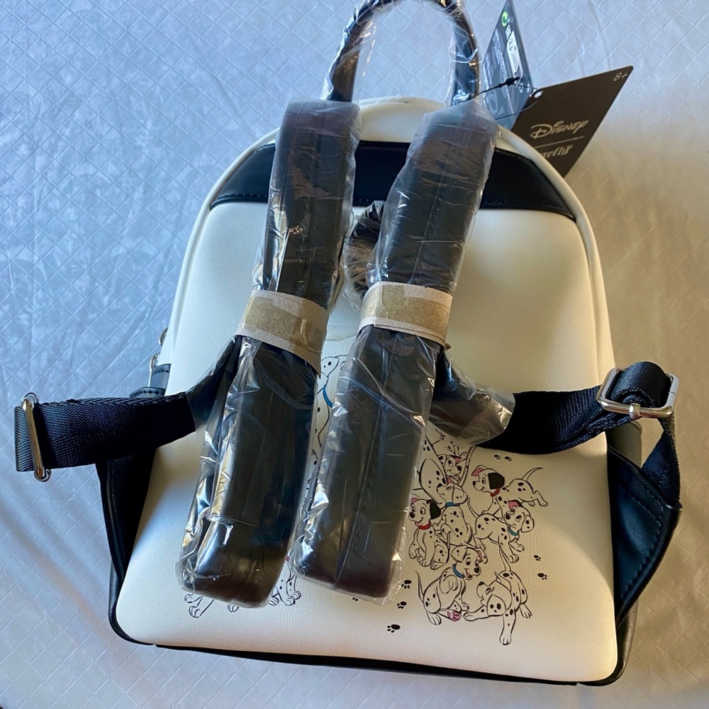 NWT Disney Loungefly 101 Dalmatians Backpack - Picture 6 of 8
